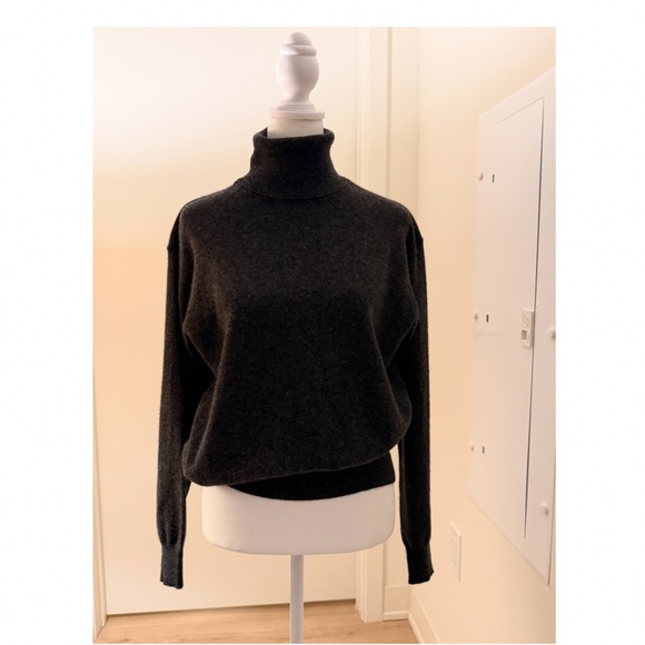 NWOT | Bloomingdale’s 100% Cashmere Women's Turtleneck | Size Medium - Picture 3 of 7